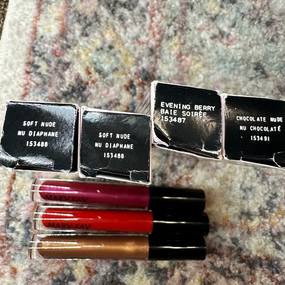 NWTB MARY KAY UNLIMITED LIP GLOSS SET OF 7 Retail $178 - Picture 5 of 11